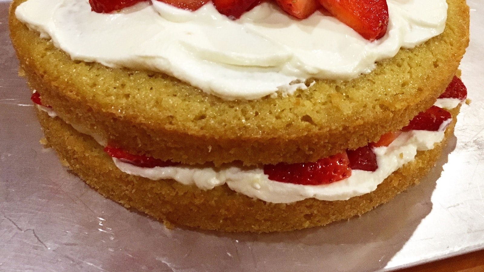 Strawberry Cake with Cream